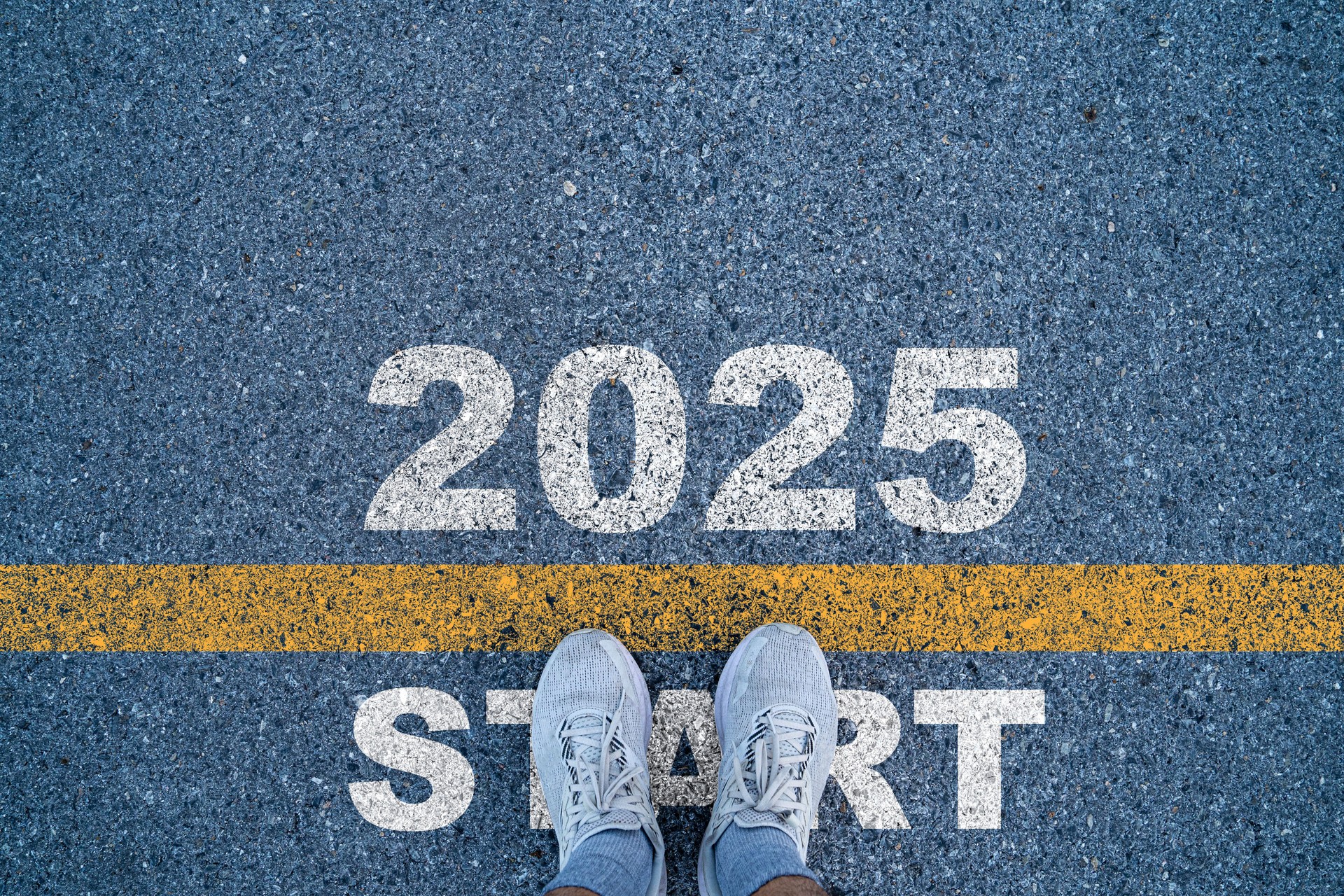 Runner standing at the starting point with 2025 year for starting in new year 2025 to achieve business planing and success concept.